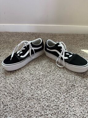 Vans Black and White Old Skool Low-Top Sneakers platform
